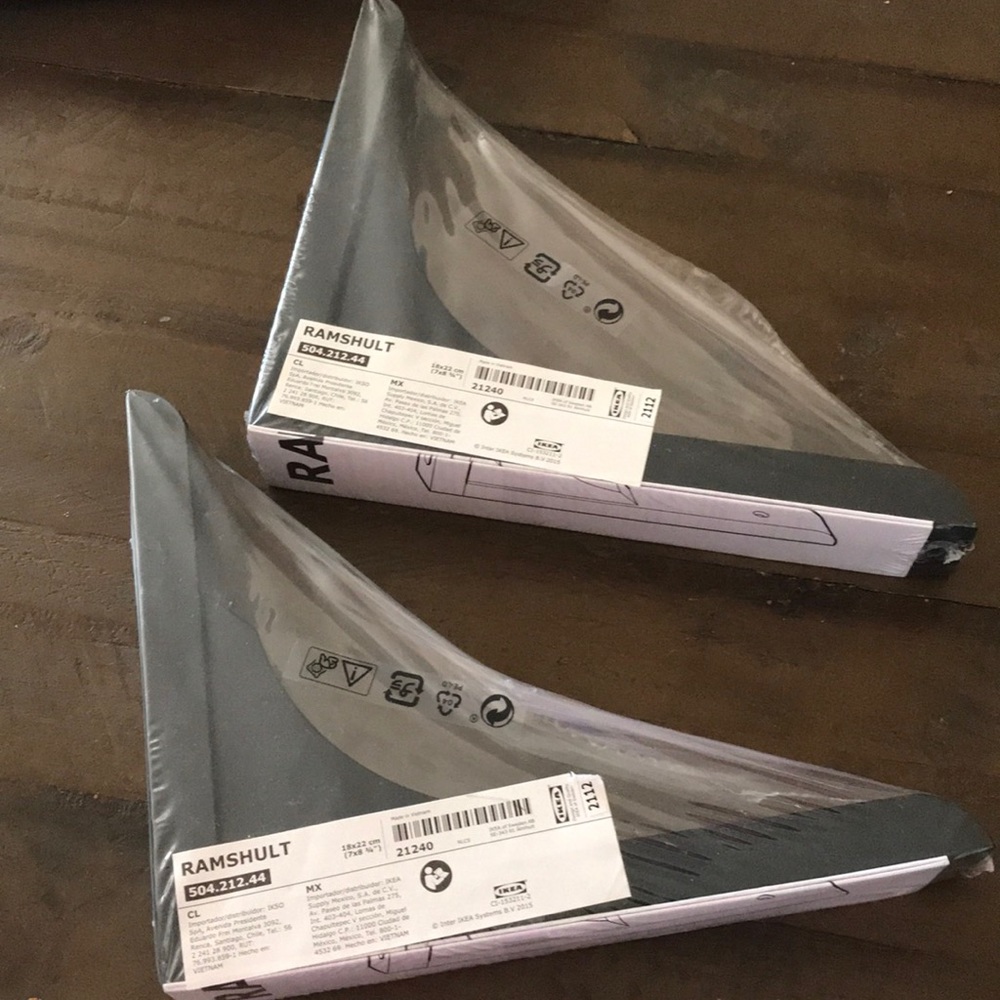 Floating shelves stand